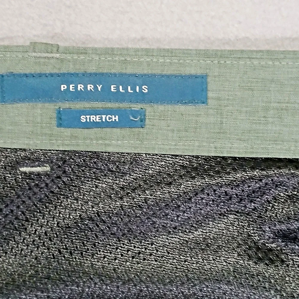 Perry Ellis Shorts Men's Size 42 Green Chino Stretch Active Performance